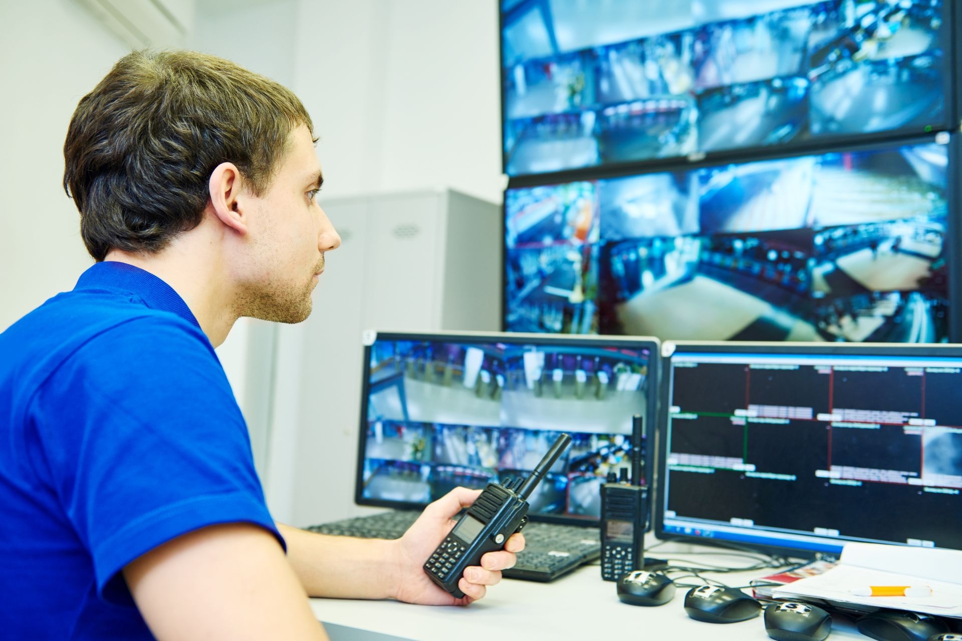 What are the common challenges faced by control room operators and how do they overcome them?