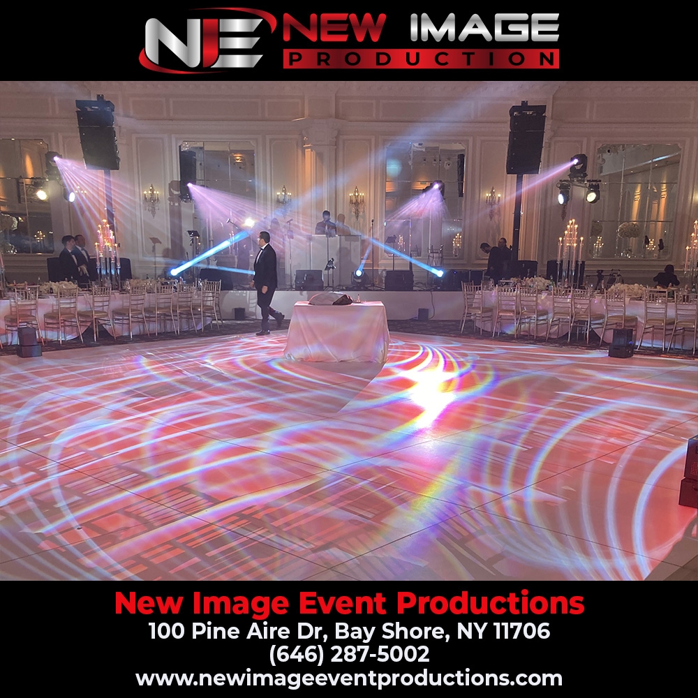 How can lighting be used to create a specific atmosphere or mood at a corporate event?