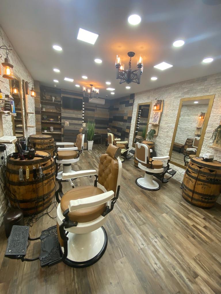 Tools for fine detailing and precision trimming during haircuts